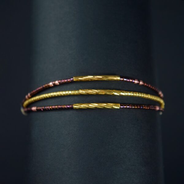 Pulsera Miyuki Triple Guinda con Tubitos